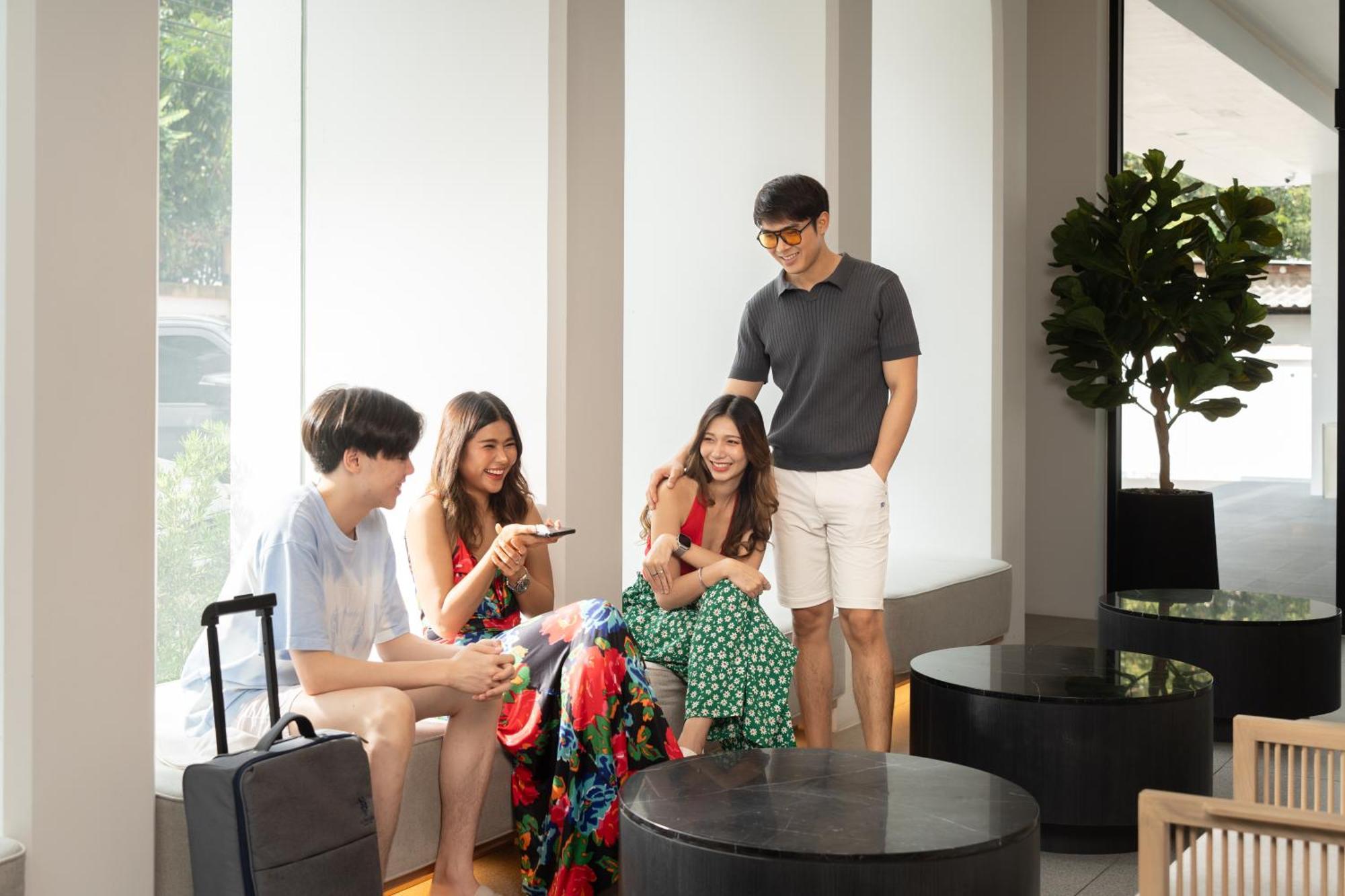 Saan Hotel Sathorn Bangkok Bagian luar foto