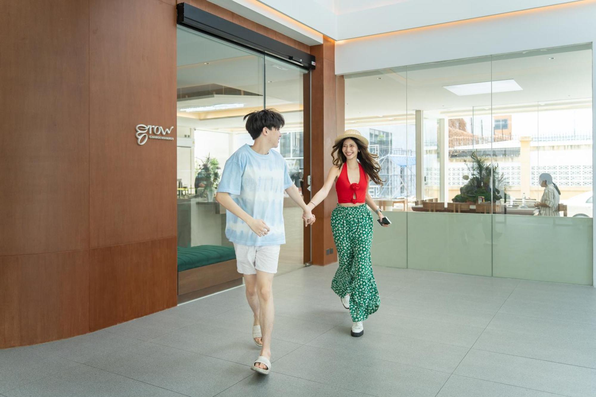 Saan Hotel Sathorn Bangkok Bagian luar foto