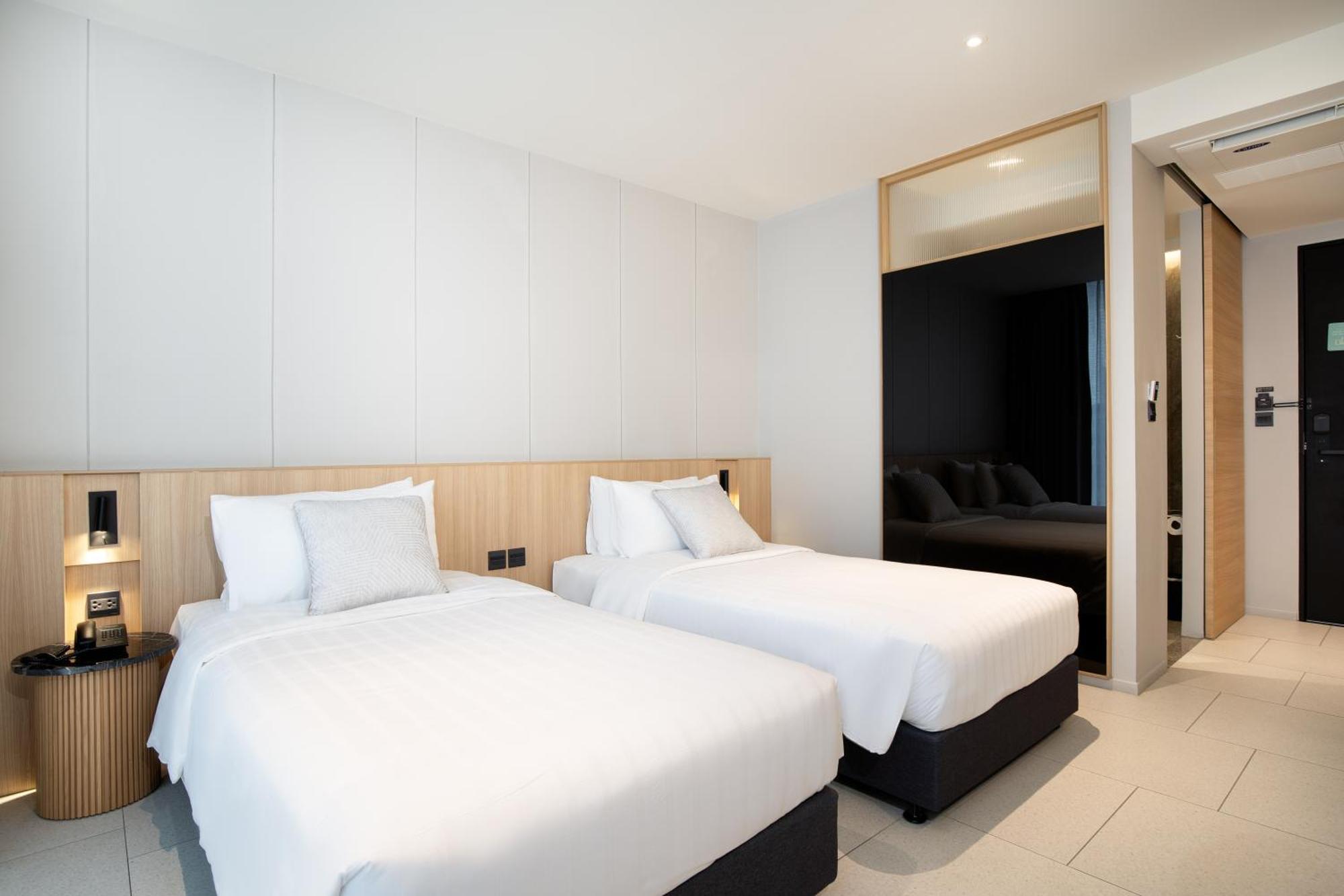 Saan Hotel Sathorn Bangkok Bagian luar foto