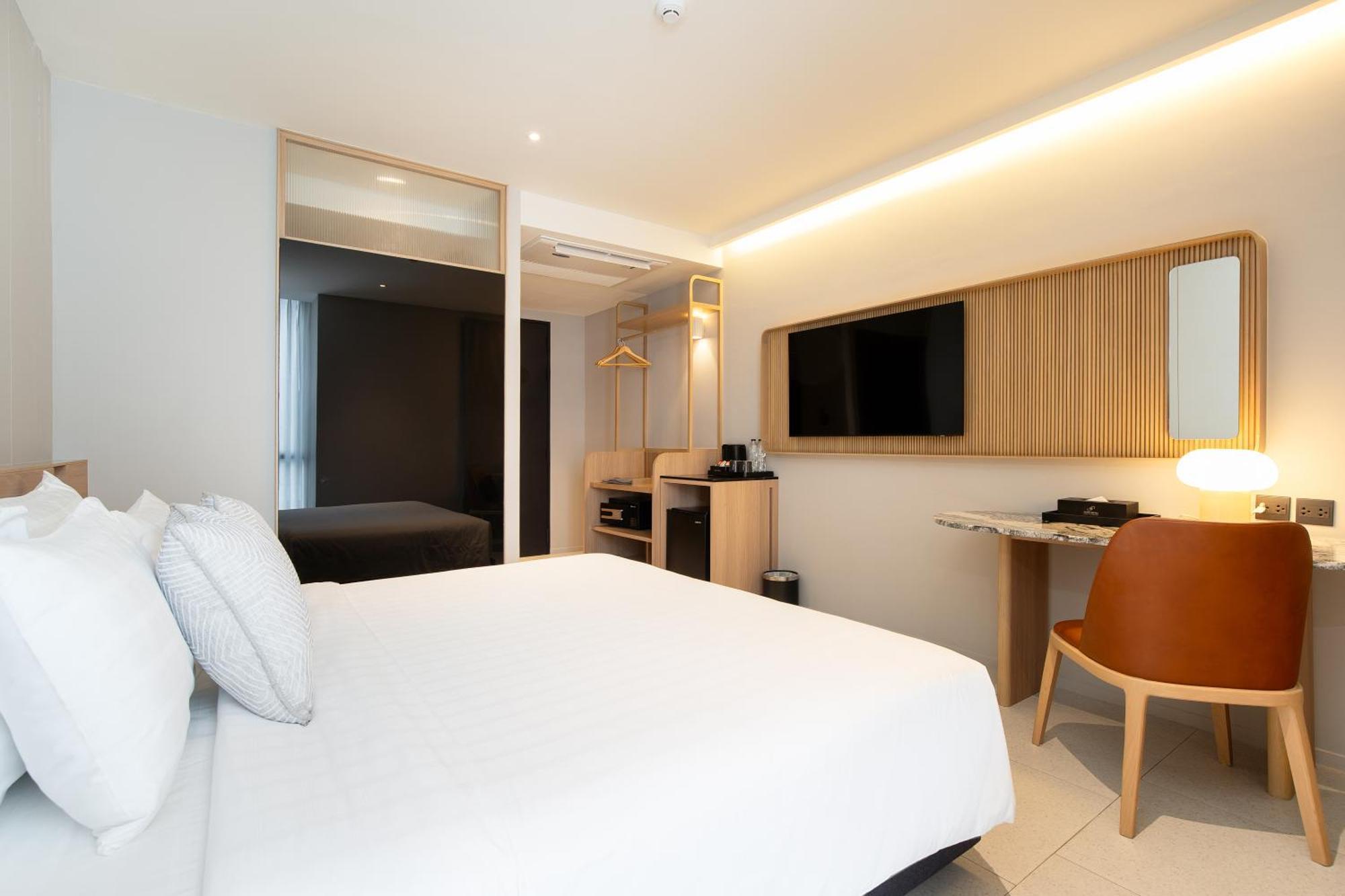 Saan Hotel Sathorn Bangkok Bagian luar foto