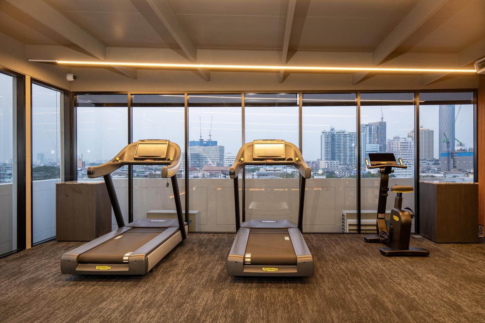 Saan Hotel Sathorn Bangkok Bagian luar foto