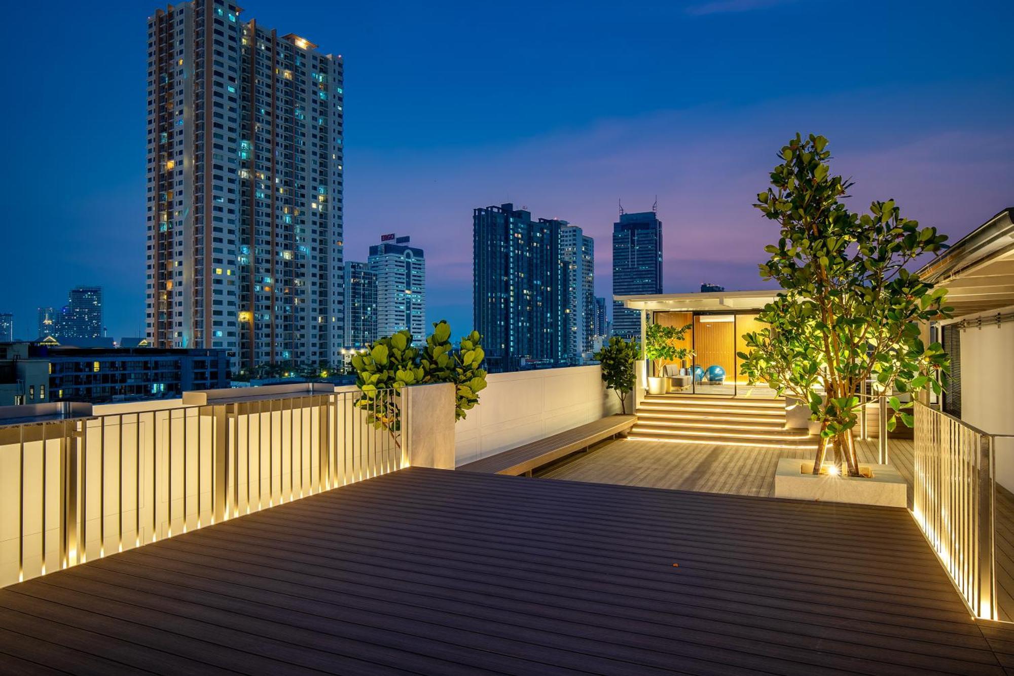Saan Hotel Sathorn Bangkok Bagian luar foto