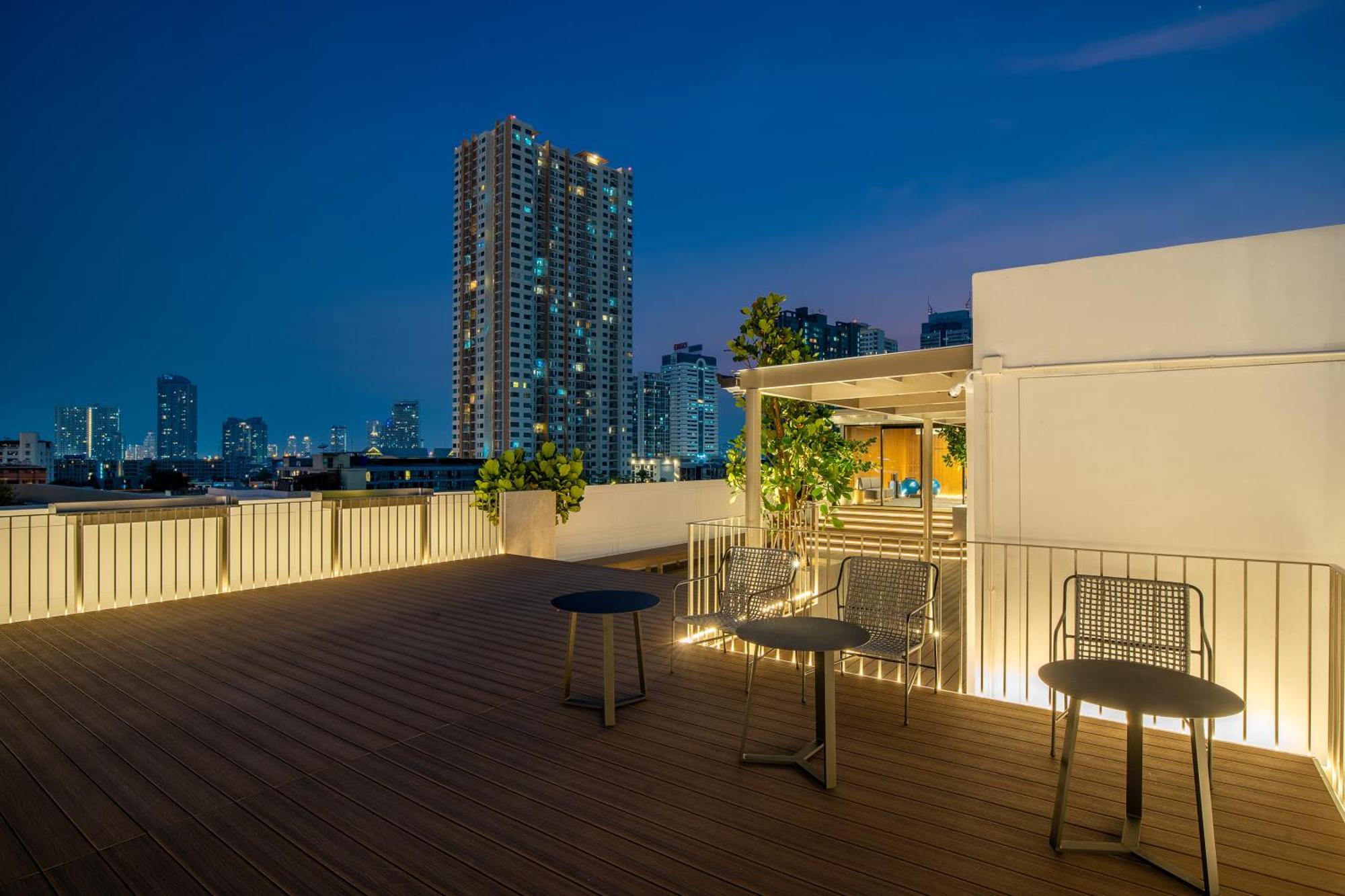 Saan Hotel Sathorn Bangkok Bagian luar foto